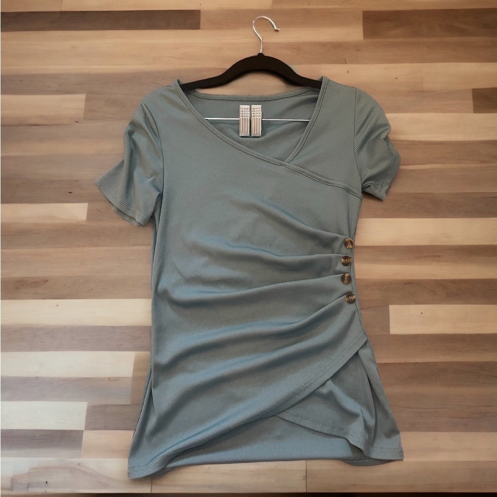 cute fitted blue shirt 💙⭐️